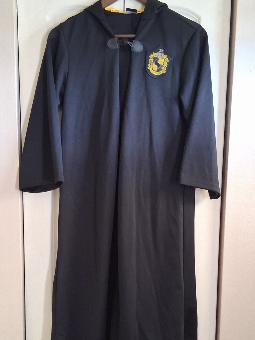 Kids Hooded Harry Potter Costume Robe in Black with Yellow Crest